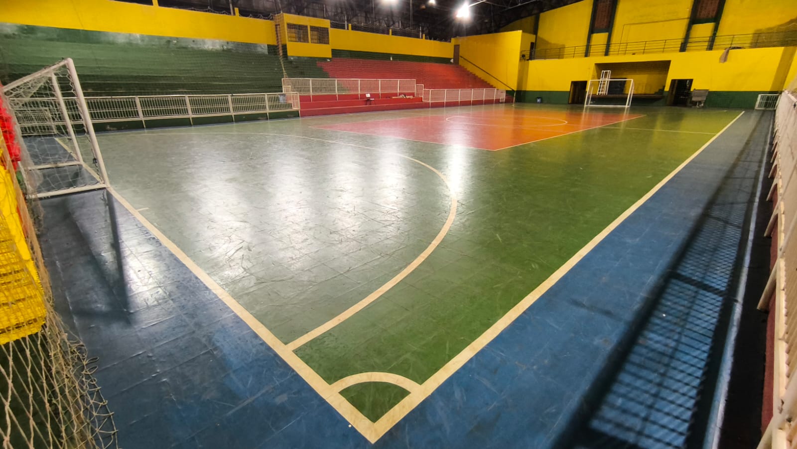 Quadra indoor antes da instalação do piso modular