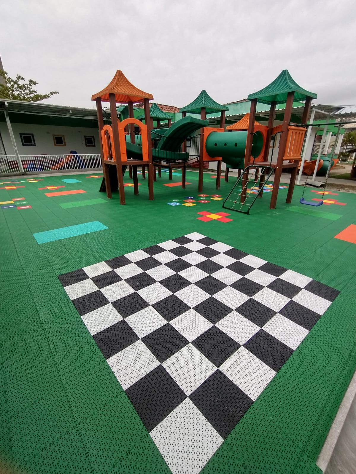 Playground com piso modular
