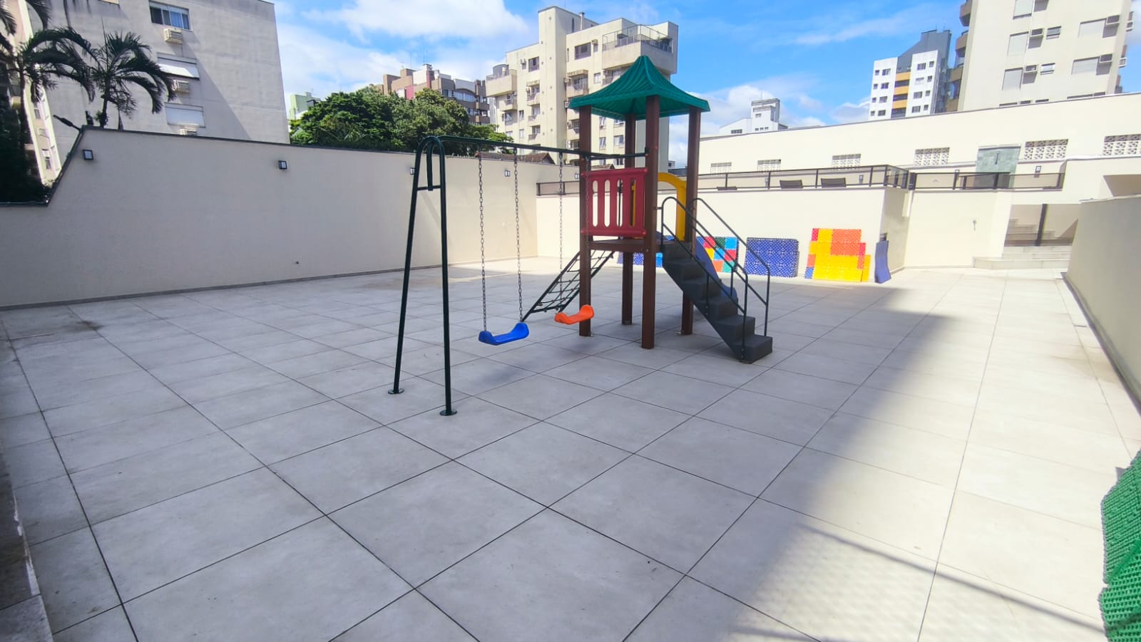 Área de playground antes do piso modular