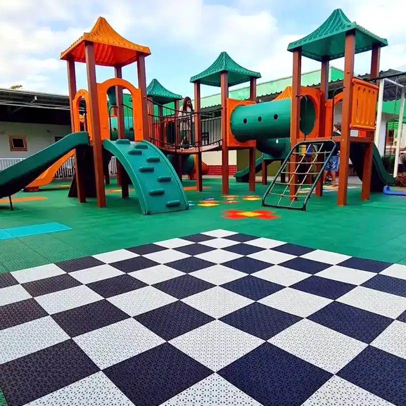 Playground com piso modular Play Soft