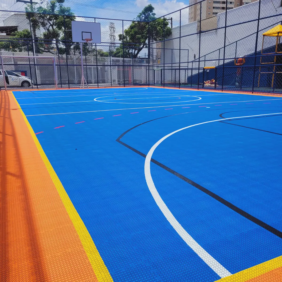 Quadra externa com piso modular Sport Out